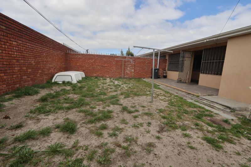 To Let 4 Bedroom Property for Rent in Gatesville Western Cape